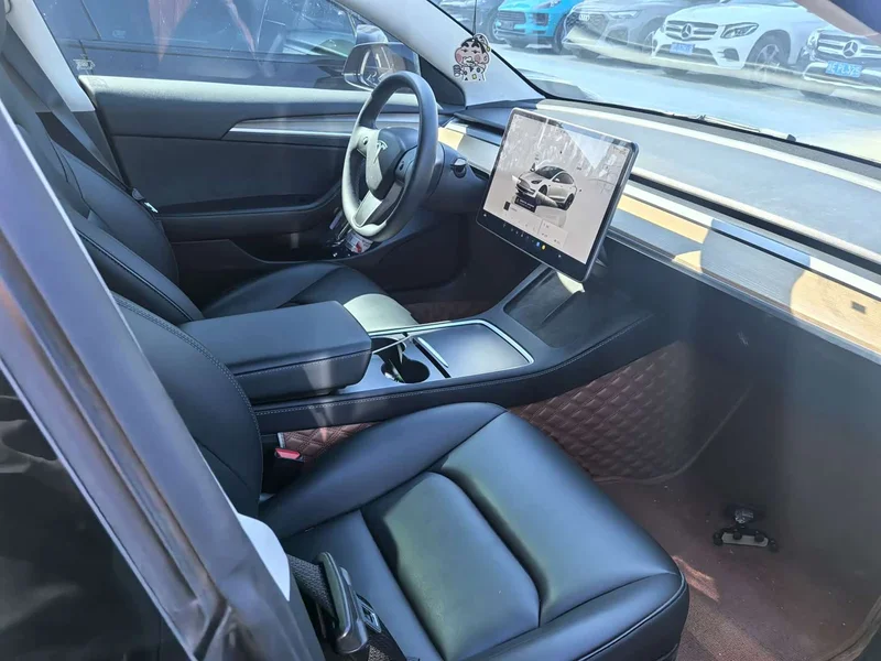 Tesla Model 3 — фото 12