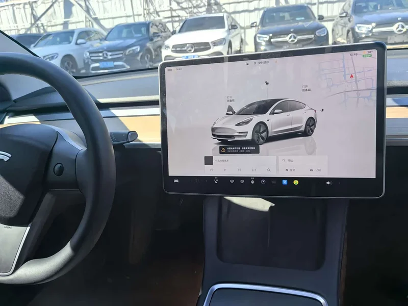 Tesla Model 3 — фото 17