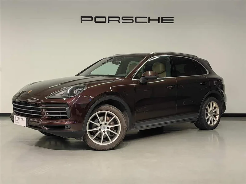 Porsche Cayenne — фото 1