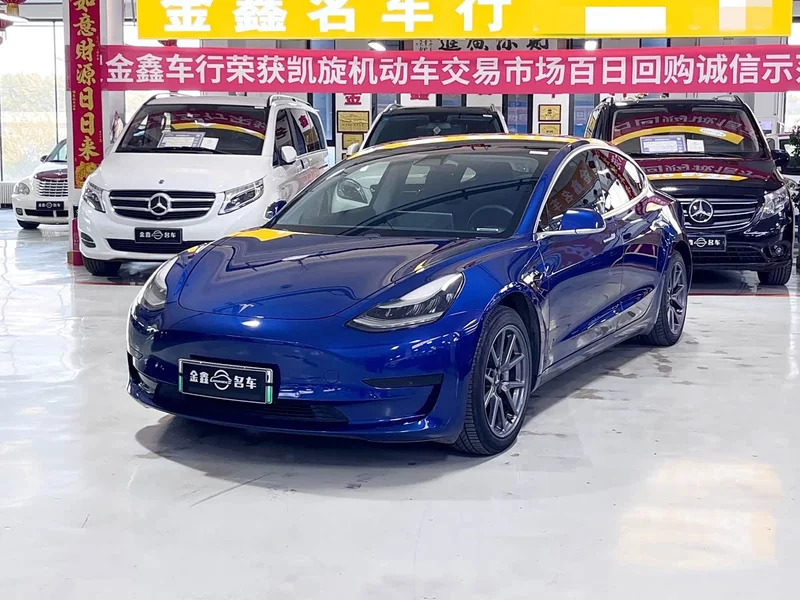 Tesla Model 3 — фото 1