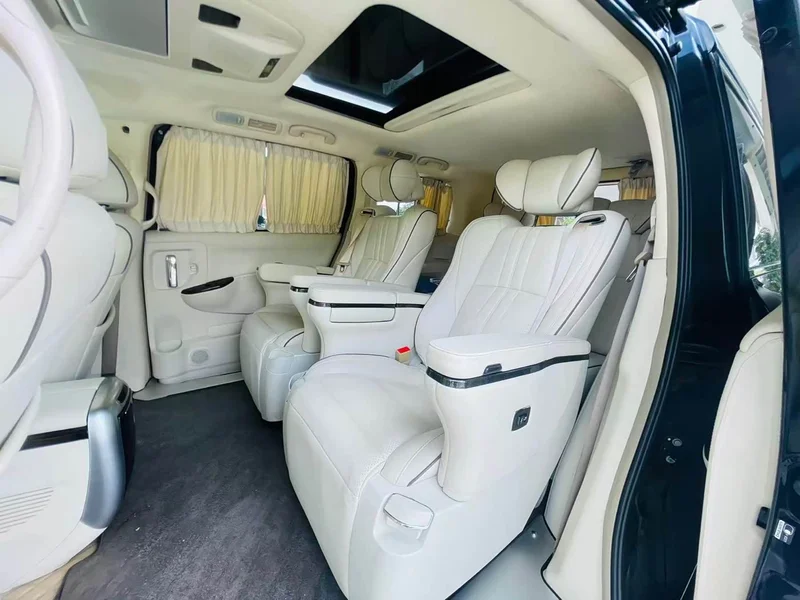 Toyota HiAce GranCabin — фото 8