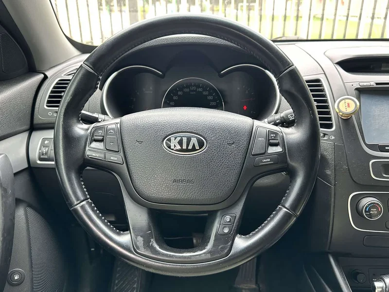 Kia Sorento — фото 15