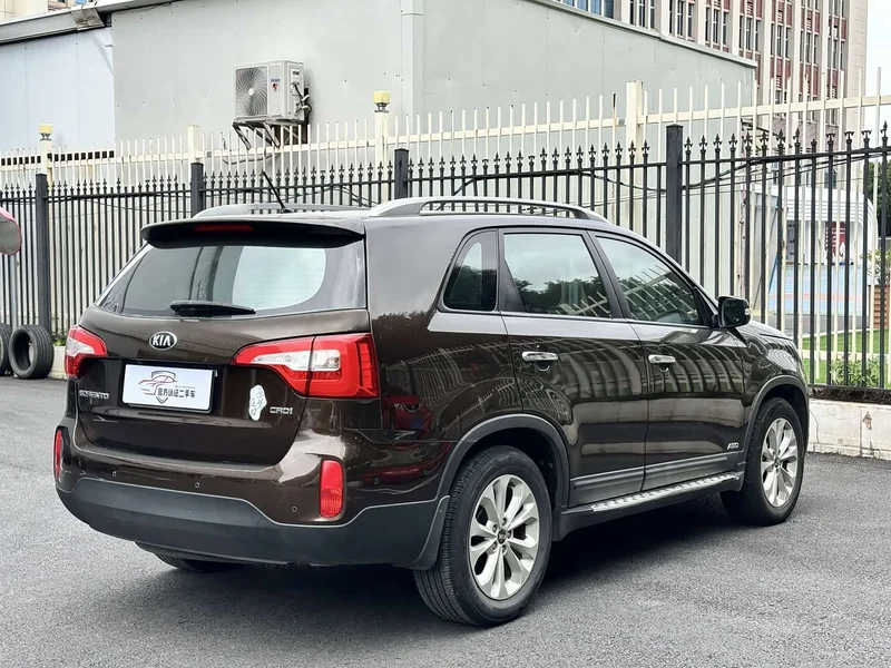 Kia Sorento — фото 16