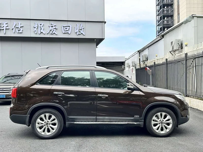 Kia Sorento — фото 6