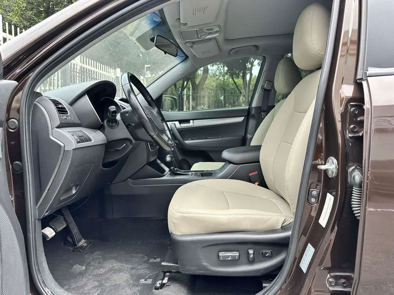 Kia Sorento — фото 8
