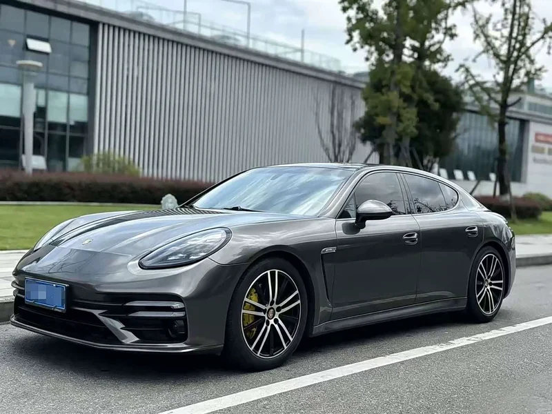 Porsche Panamera — фото 1