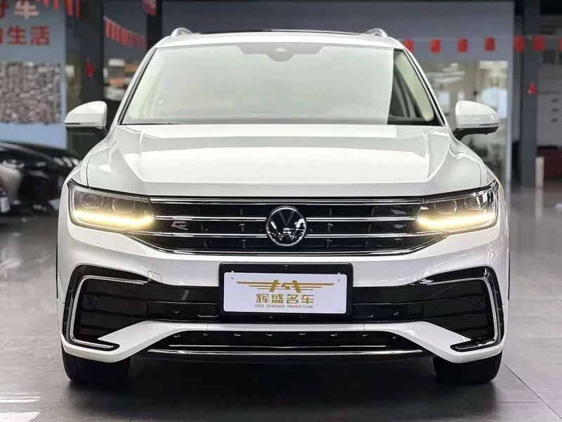 Volkswagen Tiguan L — фото 2