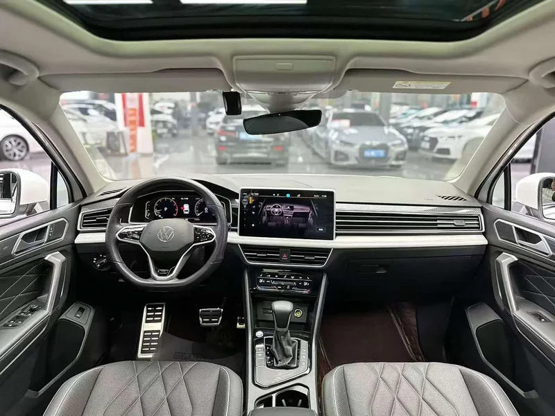 Volkswagen Tiguan L — фото 7