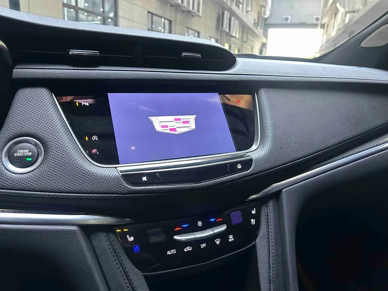 Cadillac XT5 — фото 16