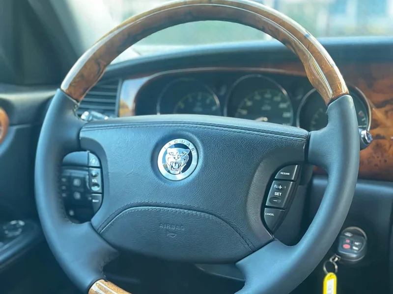 Jaguar XJ — фото 15