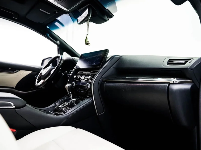 Lexus LM — фото 16