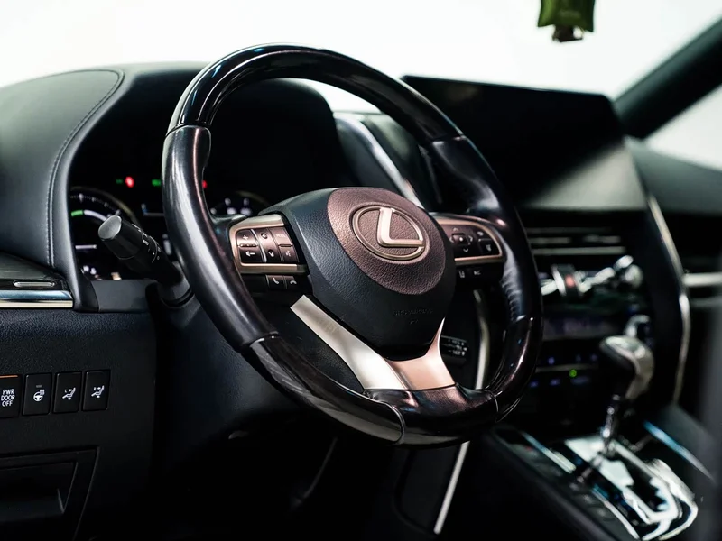 Lexus LM — фото 17