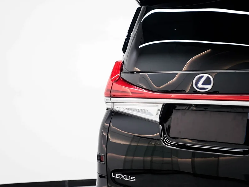 Lexus LM — фото 6