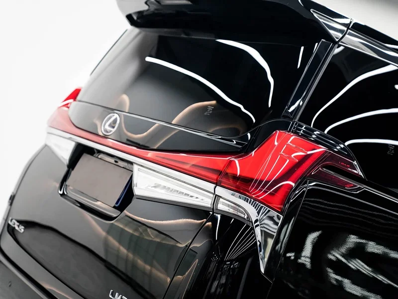 Lexus LM — фото 8