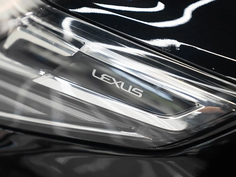 Lexus LM — фото 9