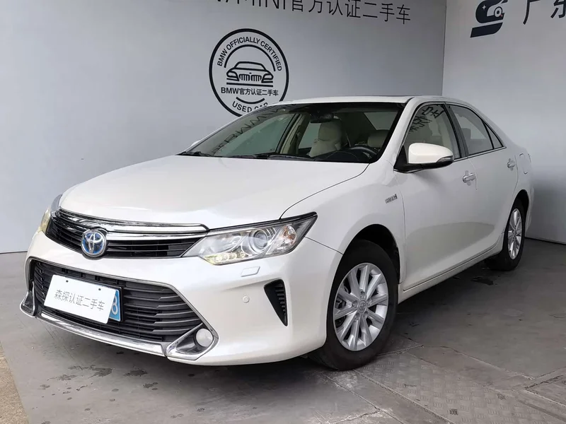 Toyota Camry — фото 1