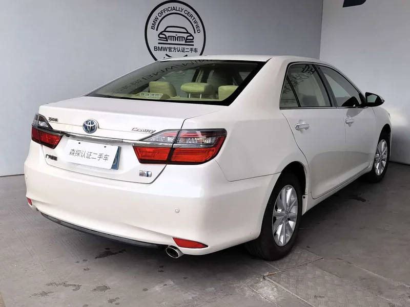 Toyota Camry — фото 3