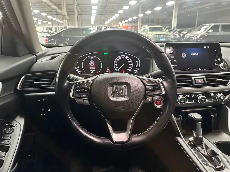 Honda Accord — фото 10