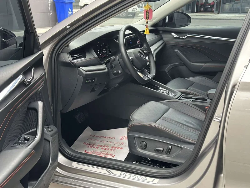 Volkswagen Octavia — фото 7
