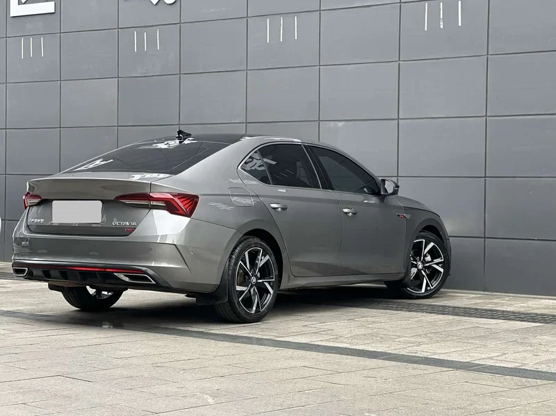 Volkswagen Octavia — фото 9