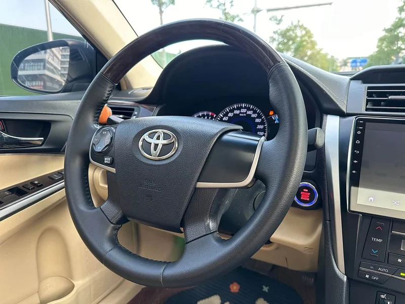 Toyota Camry — фото 17