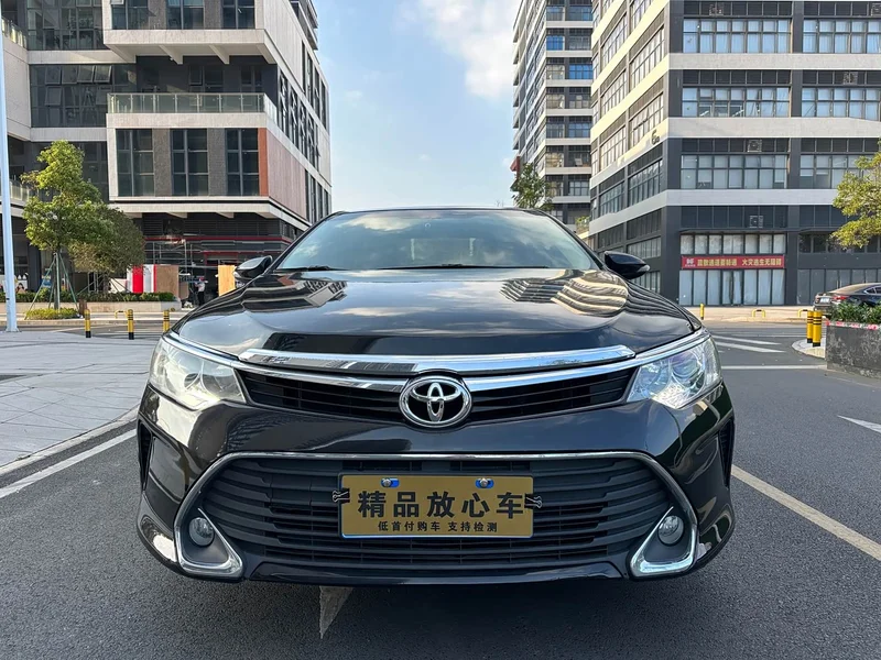 Toyota Camry — фото 2