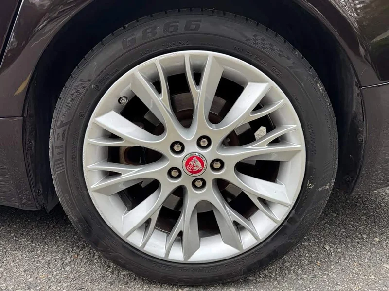Jaguar XF — фото 14