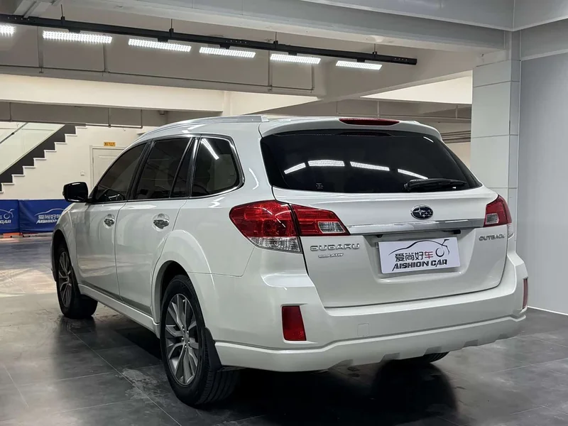 Subaru Outback — фото 5