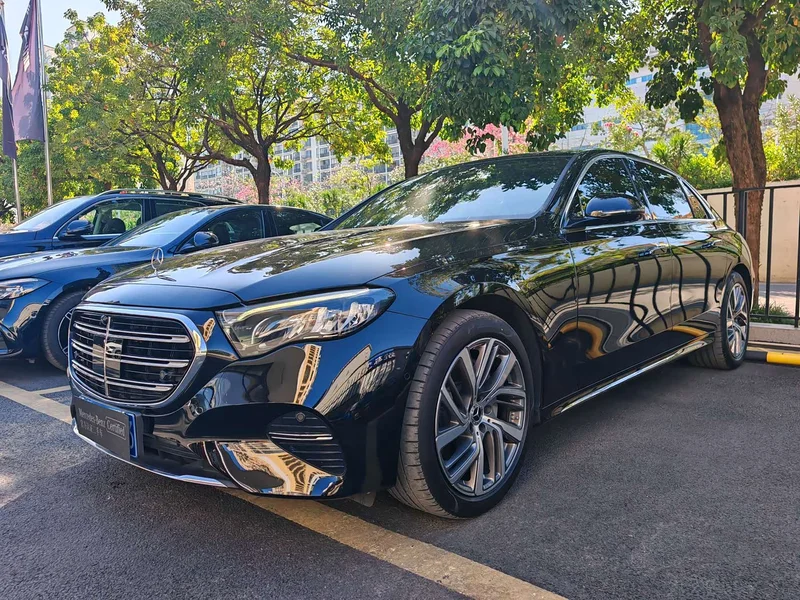 Mercedes-Benz E-Class — фото 1
