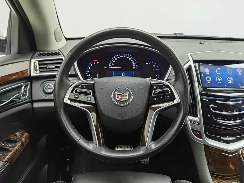 Cadillac SRX — фото 11