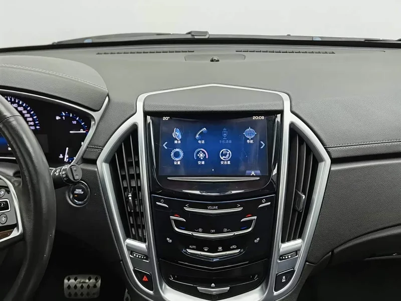 Cadillac SRX — фото 12