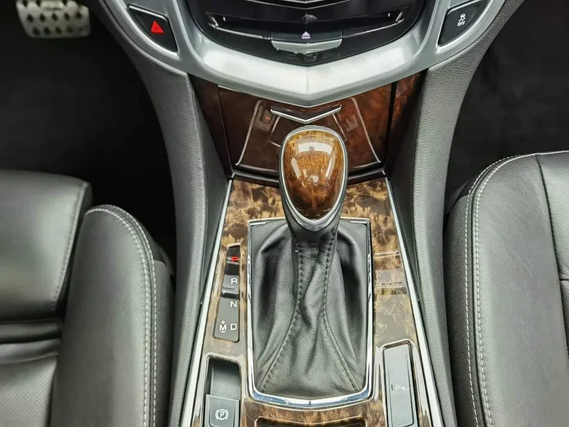 Cadillac SRX — фото 13