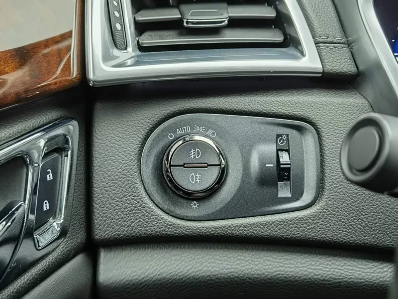 Cadillac SRX — фото 21