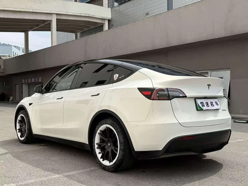 Tesla Model Y — фото 7