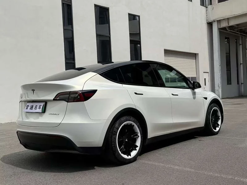 Tesla Model Y — фото 9