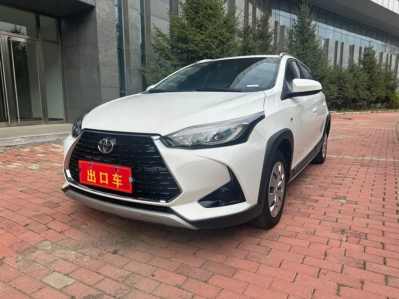 Toyota Yaris L — фото 1