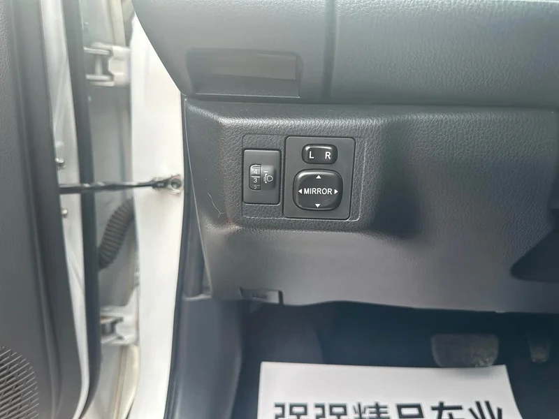 Toyota Yaris L — фото 11