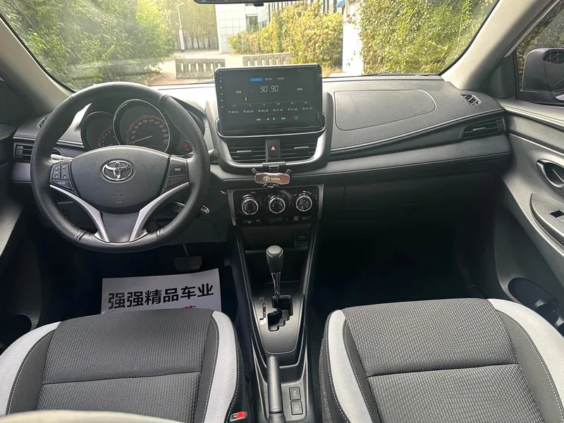 Toyota Yaris L — фото 16