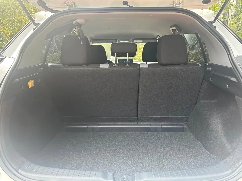 Toyota Yaris L — фото 18