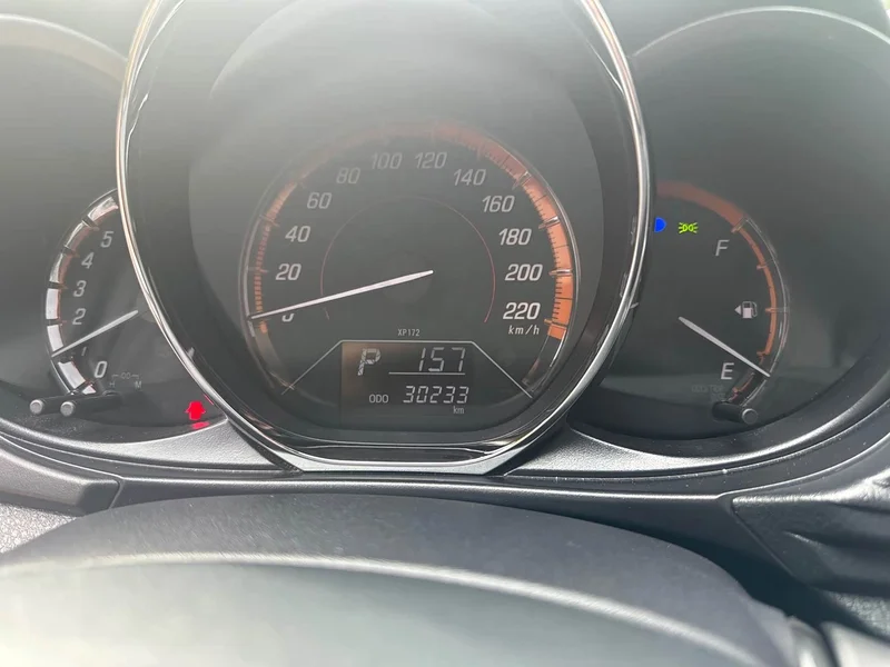 Toyota Yaris L — фото 4