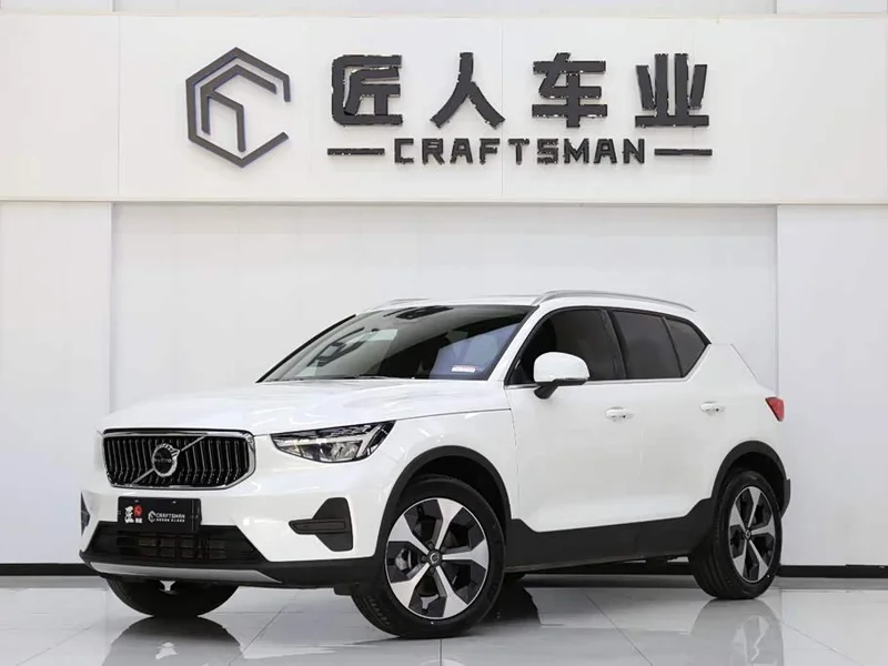 Volvo XC40 — фото 1