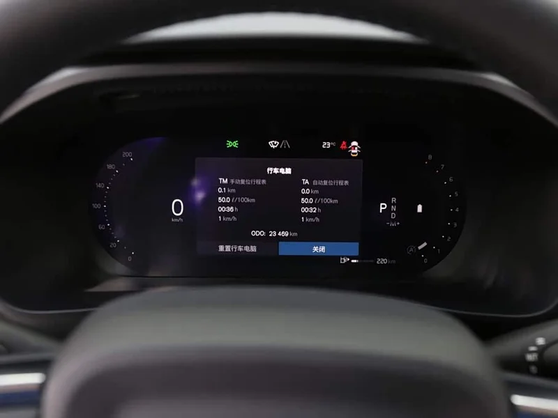 Volvo XC40 — фото 13