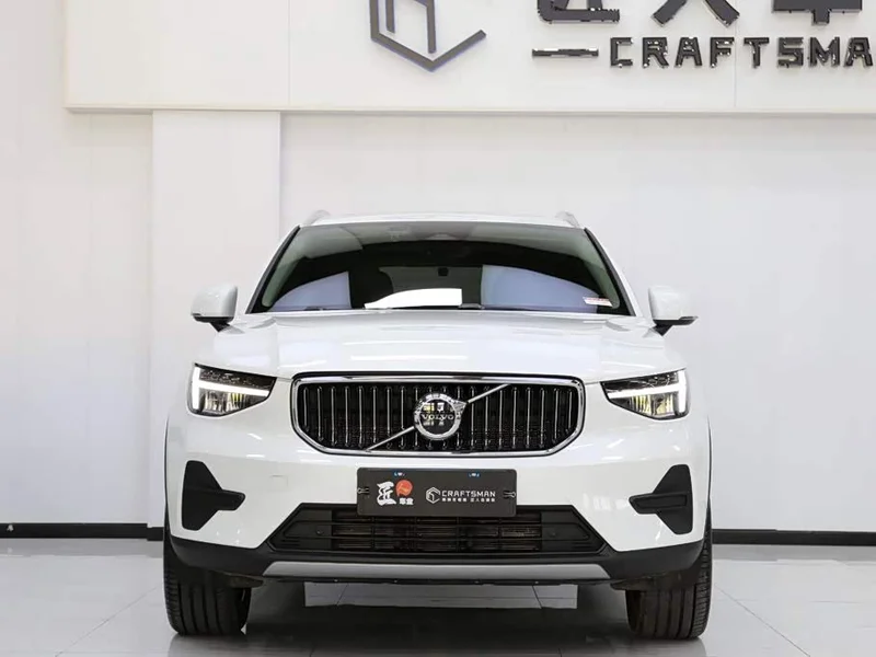Volvo XC40 — фото 18