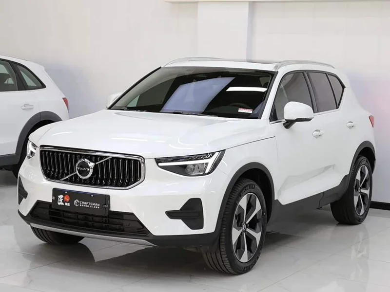 Volvo XC40 — фото 19