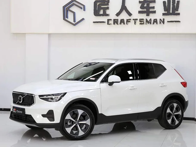 Volvo XC40 — фото 3