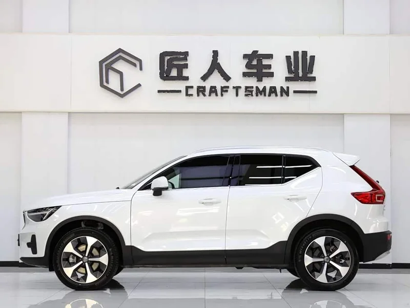 Volvo XC40 — фото 4