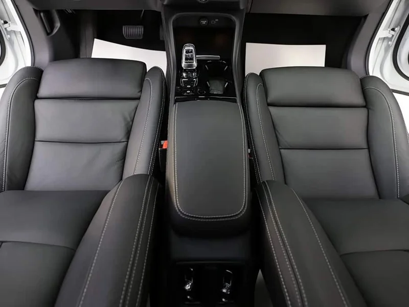 Volvo XC40 — фото 10