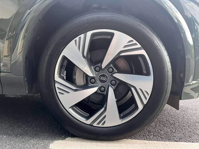 Audi Q6L e-tron — фото 16
