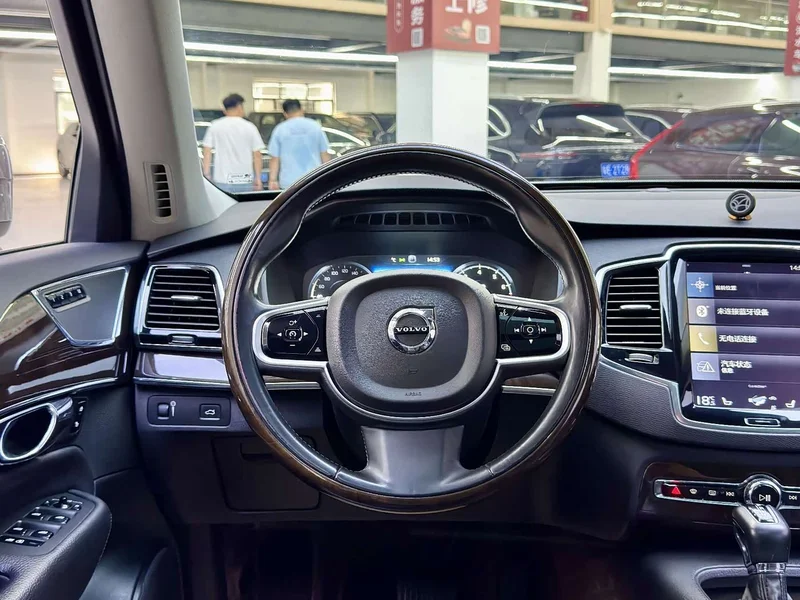 Volvo XC90 — фото 3