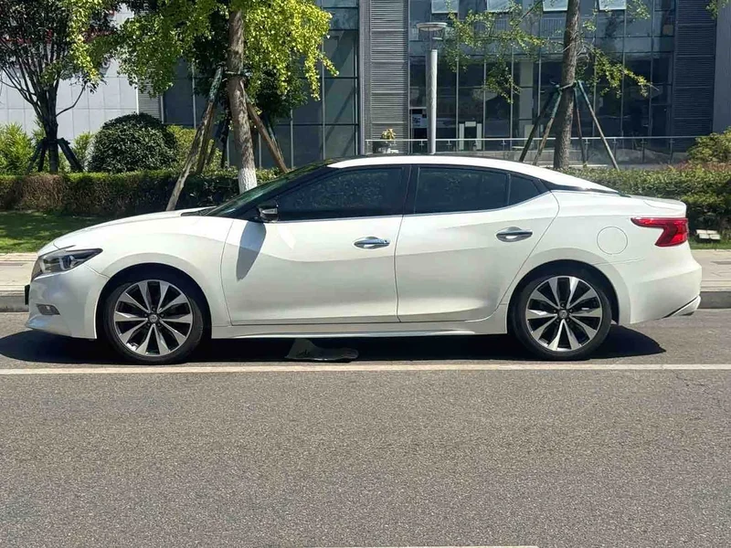 Nissan Maxima — фото 3